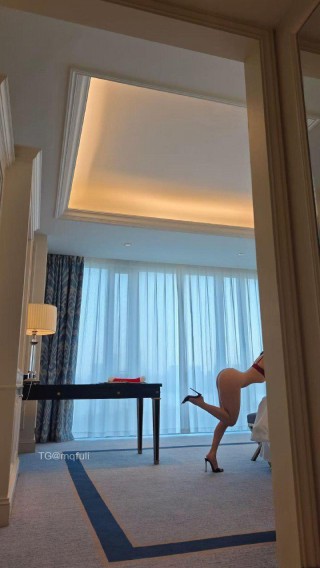 俏妞qiaoniuTT 2025-05-05 15:57:40 在诱人的曲线上性感在空气中肆意弥漫